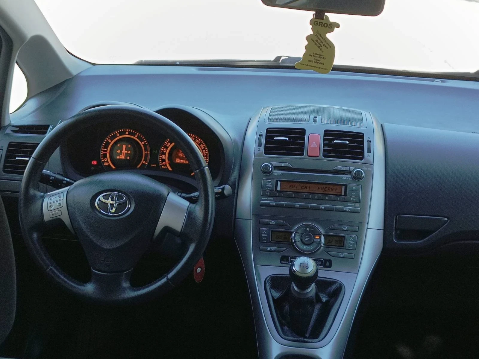 Toyota Auris 1.6/124 к.с./климатроник/ТОП  - изображение 8