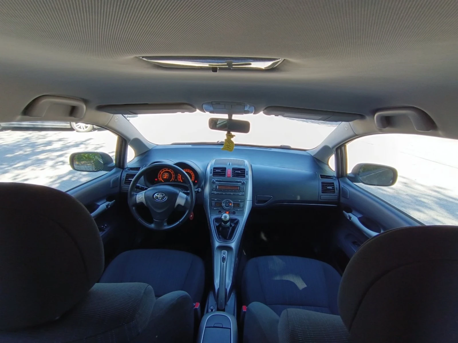 Toyota Auris 1.6/124 к.с./климатроник/ТОП  - изображение 10