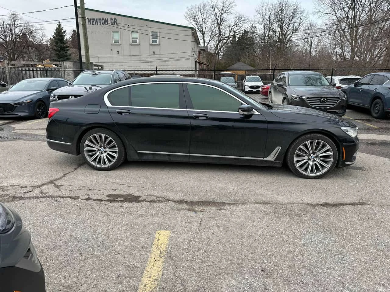 BMW 750 4dr Sdn xDrive/ОБДУХВАНЕ/360 CAM/АМБИЕНТНО, снимка 4 - Автомобили и джипове - 53819611