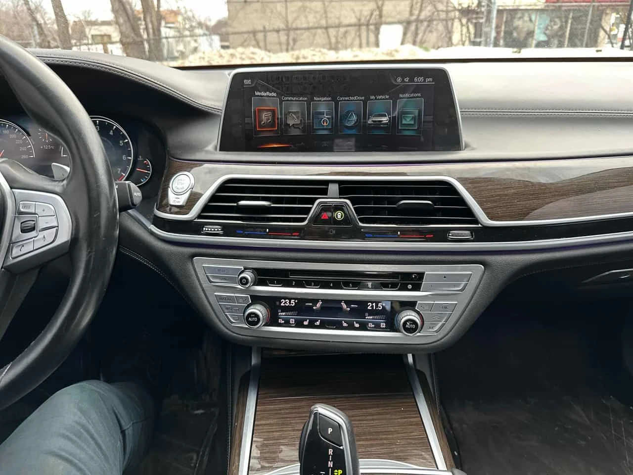 BMW 750 4dr Sdn xDrive/ОБДУХВАНЕ/360 CAM/АМБИЕНТНО, снимка 9 - Автомобили и джипове - 53819611