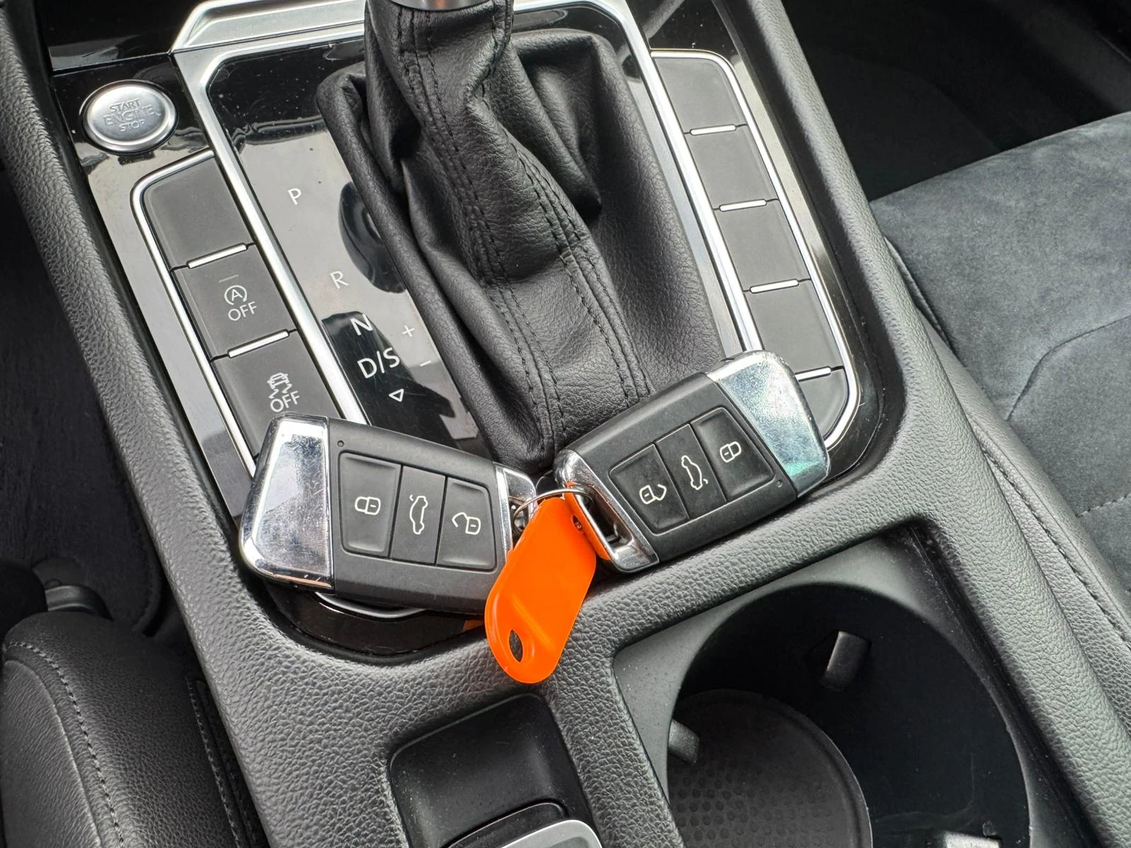 VW Passat 2.0TDI 190к.с. HIGHLINE::DIGITAL::DISTRONIC:CAMERA, снимка 15 - Автомобили и джипове - 53927703