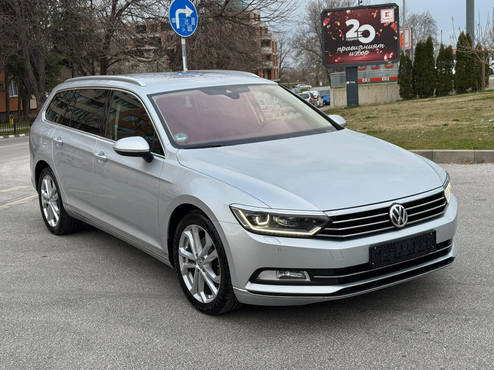 VW Passat 2.0TDI 190к.с. HIGHLINE::DIGITAL::DISTRONIC:CAMERA, снимка 3 - Автомобили и джипове - 53927703