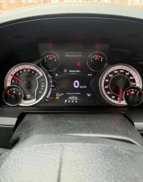 Dodge RAM 1500 * Sport * BUMBLEBEE* ПАНО* ПОДГРЕВ* KEYLESS* , снимка 8