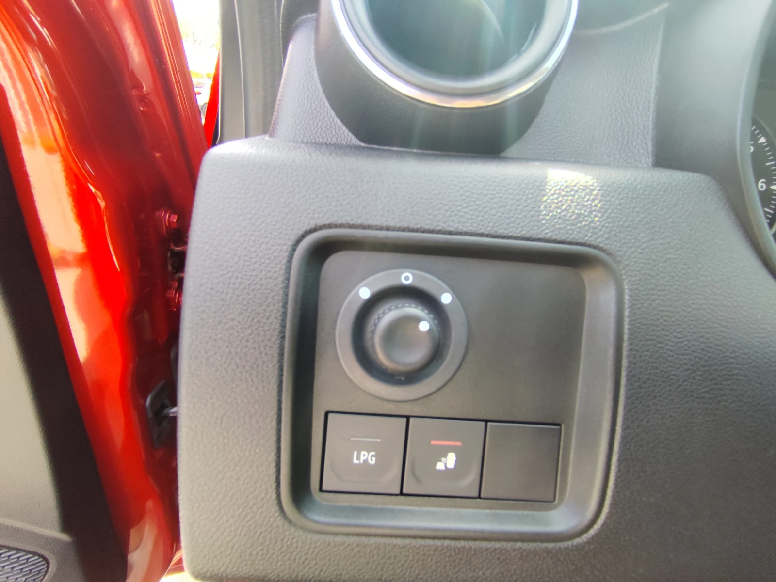 Dacia Duster 1.0i* ГАЗ* PRESTIGE* LED* EUR6D* KLIMA* 360-КАМЕРА - изображение 6