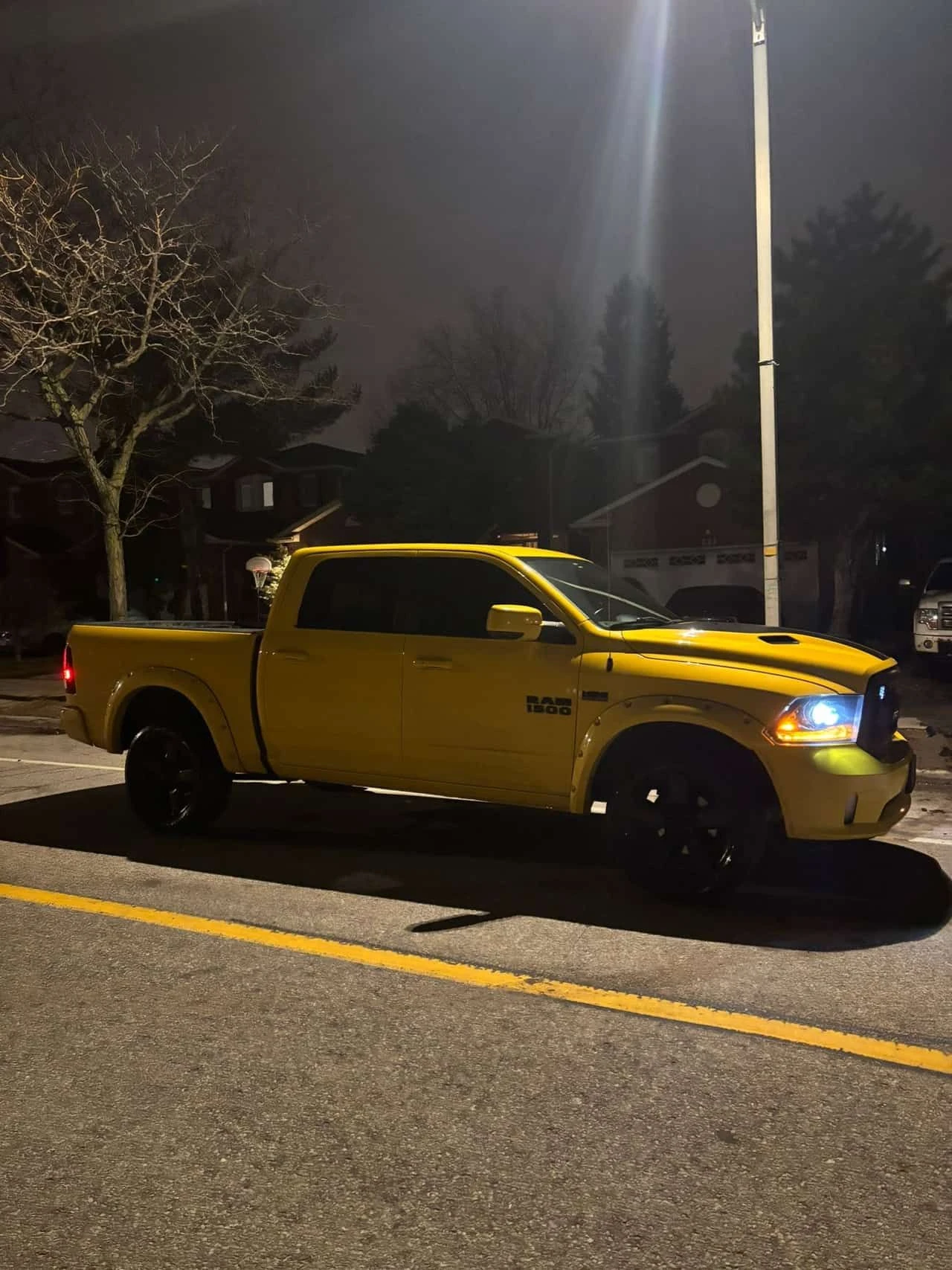 Dodge RAM 1500 * Sport * BUMBLEBEE* ПАНО* ПОДГРЕВ* KEYLESS* , снимка 3 - Автомобили и джипове - 53992325