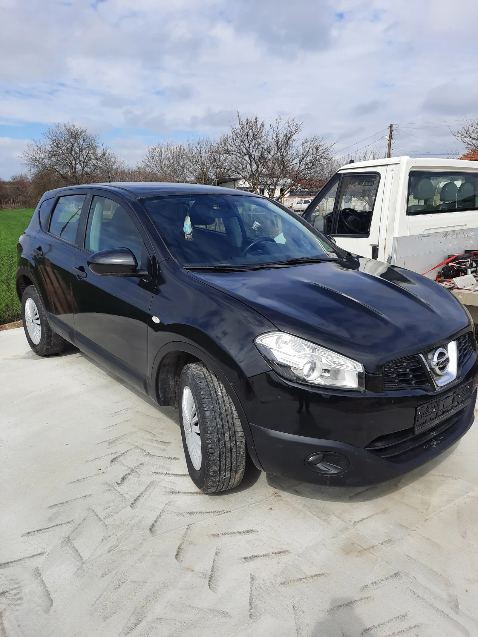 Nissan Qashqai 1, 6 i, снимка 2 - Автомобили и джипове - 54039377