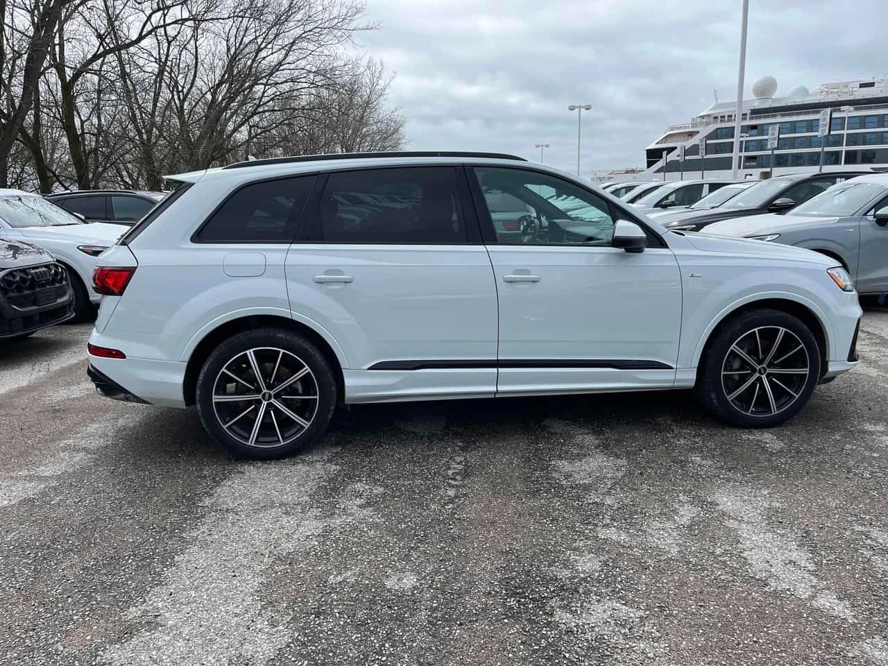 Audi Q7 Komfort/CARFAX/ПОДГРЕВ/ПАМЕТ/ПАНОРАМА/КЛИП, снимка 4 - Автомобили и джипове - 54240151