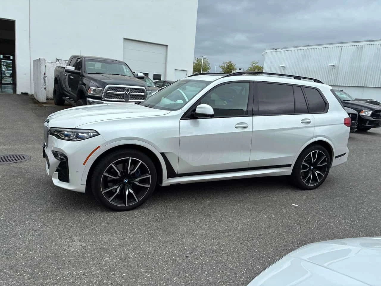 BMW X7 xDrive40i/ОБДУХВАНЕ/ПАНОРАМА/ДИСТРОНИК/360, снимка 3 - Автомобили и джипове - 54487528