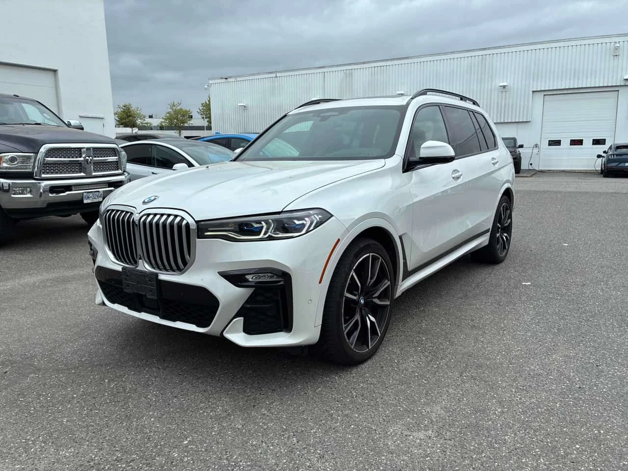 BMW X7 xDrive40i/ОБДУХВАНЕ/ПАНОРАМА/ДИСТРОНИК/360
