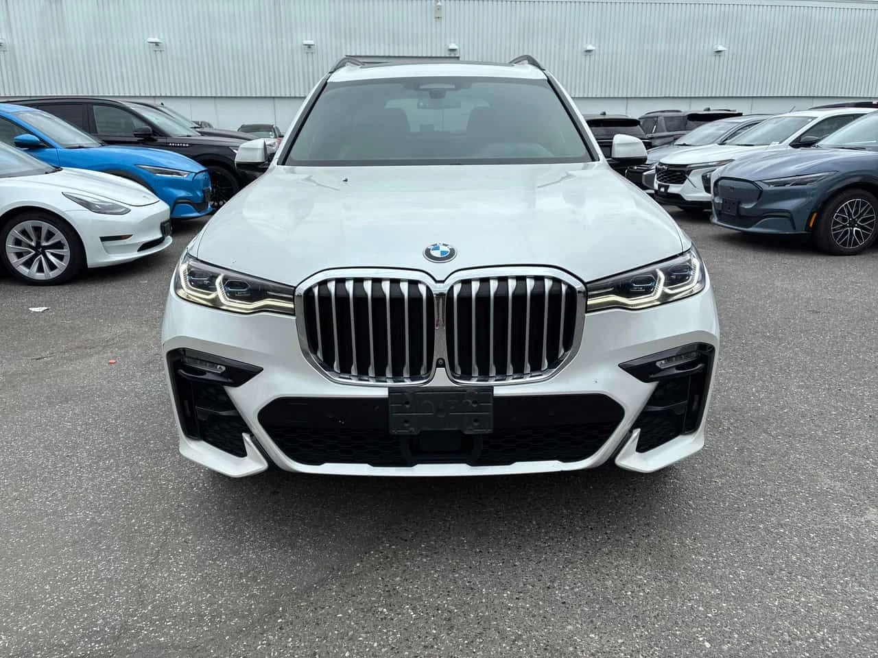 BMW X7 xDrive40i/ОБДУХВАНЕ/ПАНОРАМА/ДИСТРОНИК/360, снимка 2 - Автомобили и джипове - 54487528