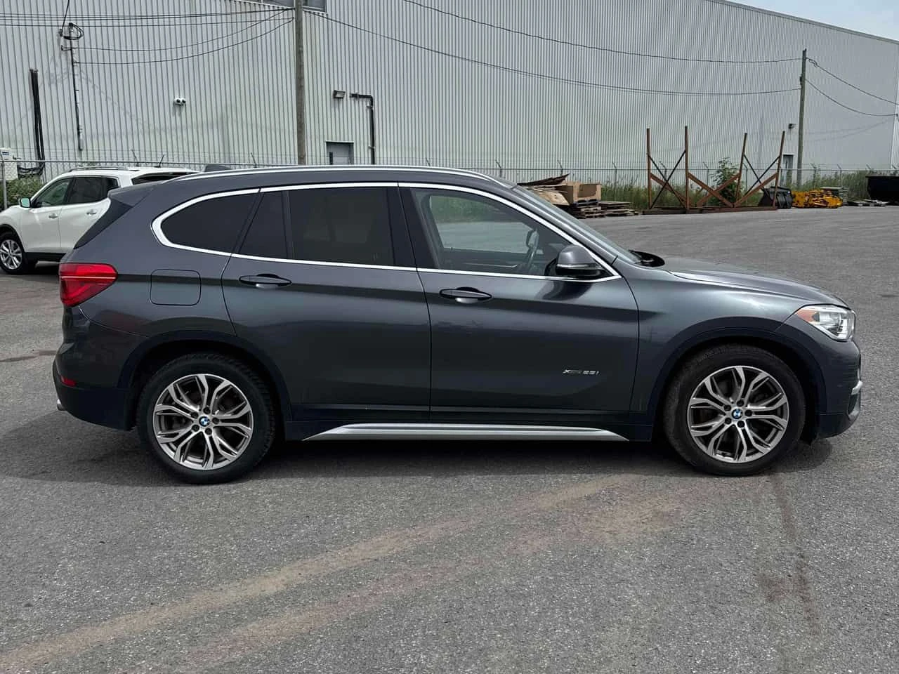BMW X1 xDrive28i/АВТОКРЕДИТ БЕЗ ПЪРВОНАЧАЛНА ВНОСКА, снимка 4 - Автомобили и джипове - 55004562