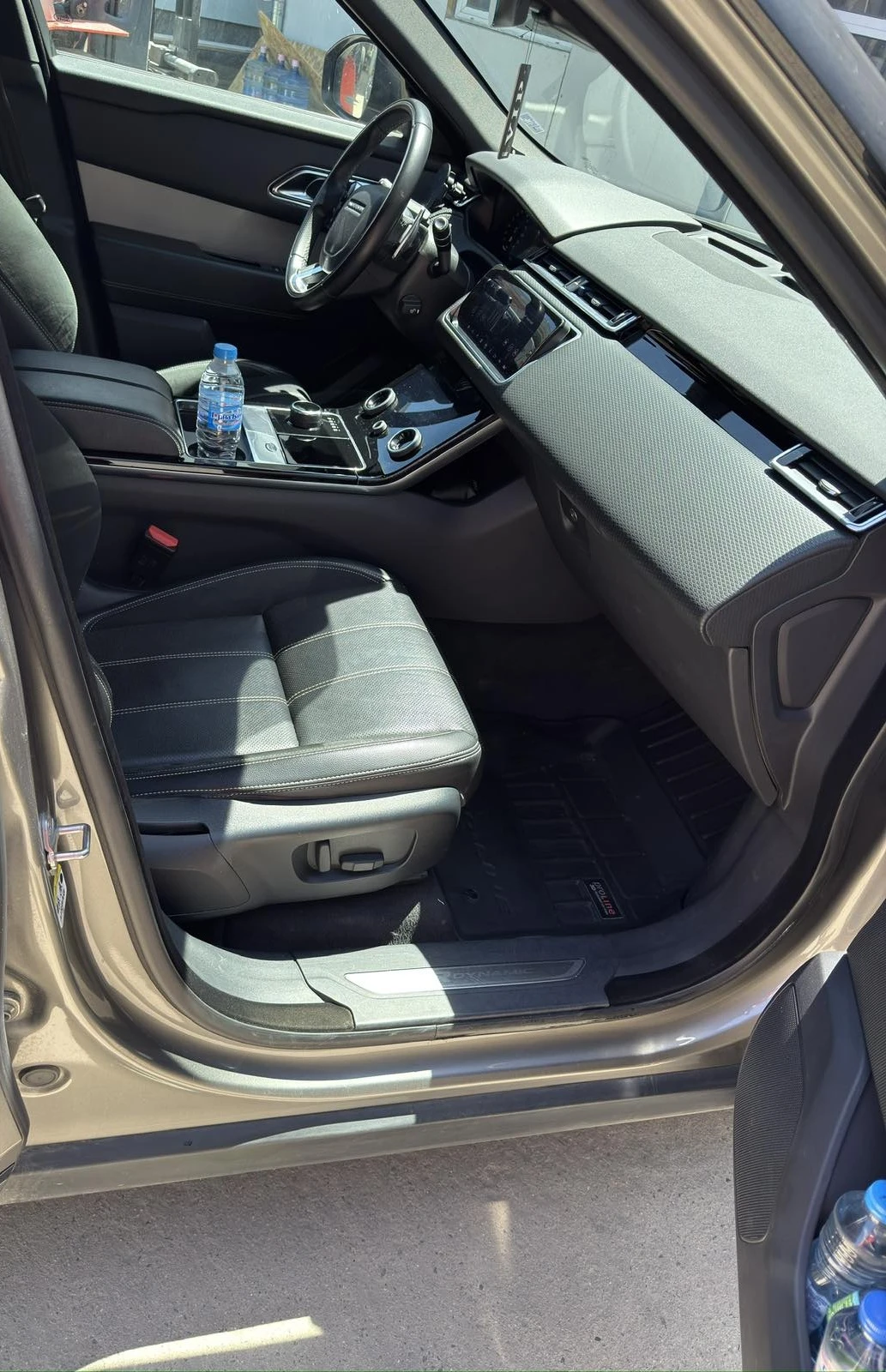 Land Rover Range Rover Velar R-DYNAMIC S 2.0 I4 300 PS, снимка 11 - Автомобили и джипове - 55007505