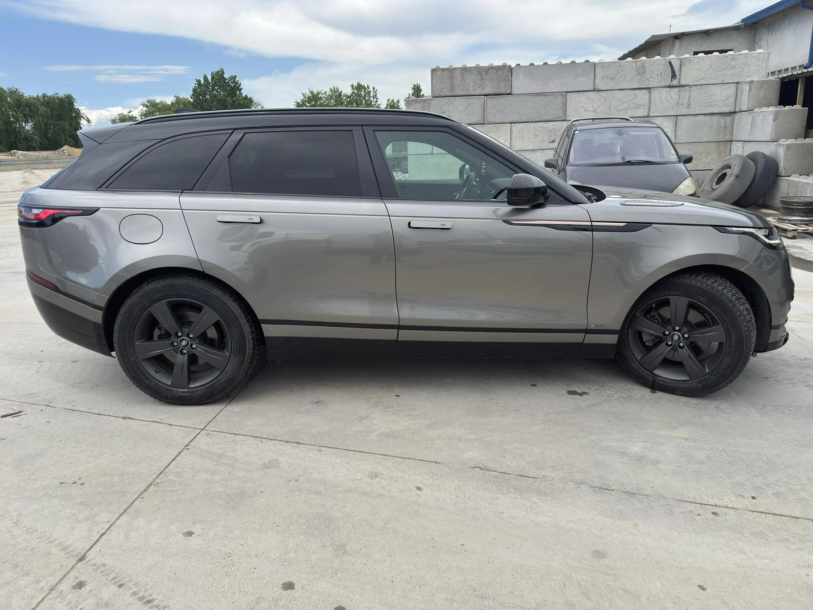 Land Rover Range Rover Velar R-DYNAMIC S 2.0 I4 300 PS, снимка 4 - Автомобили и джипове - 55007505