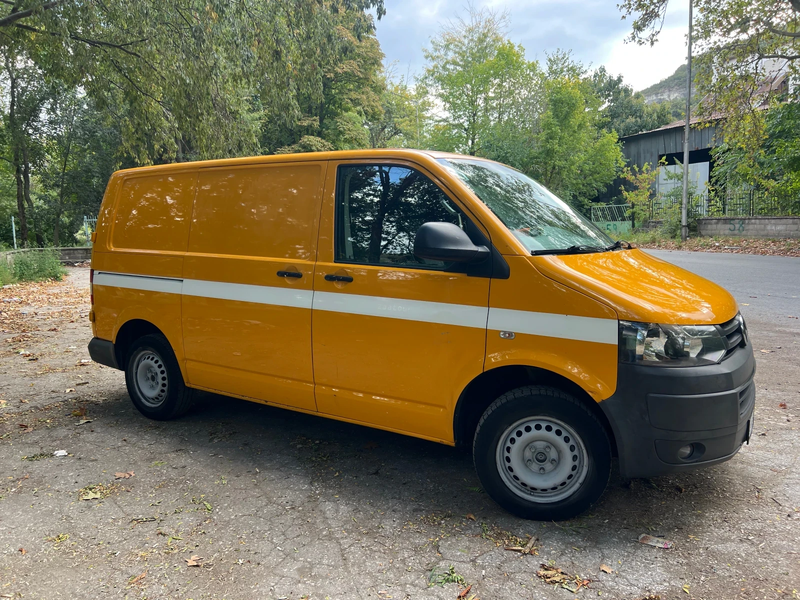VW T5, снимка 2 - Бусове и автобуси - 56593373