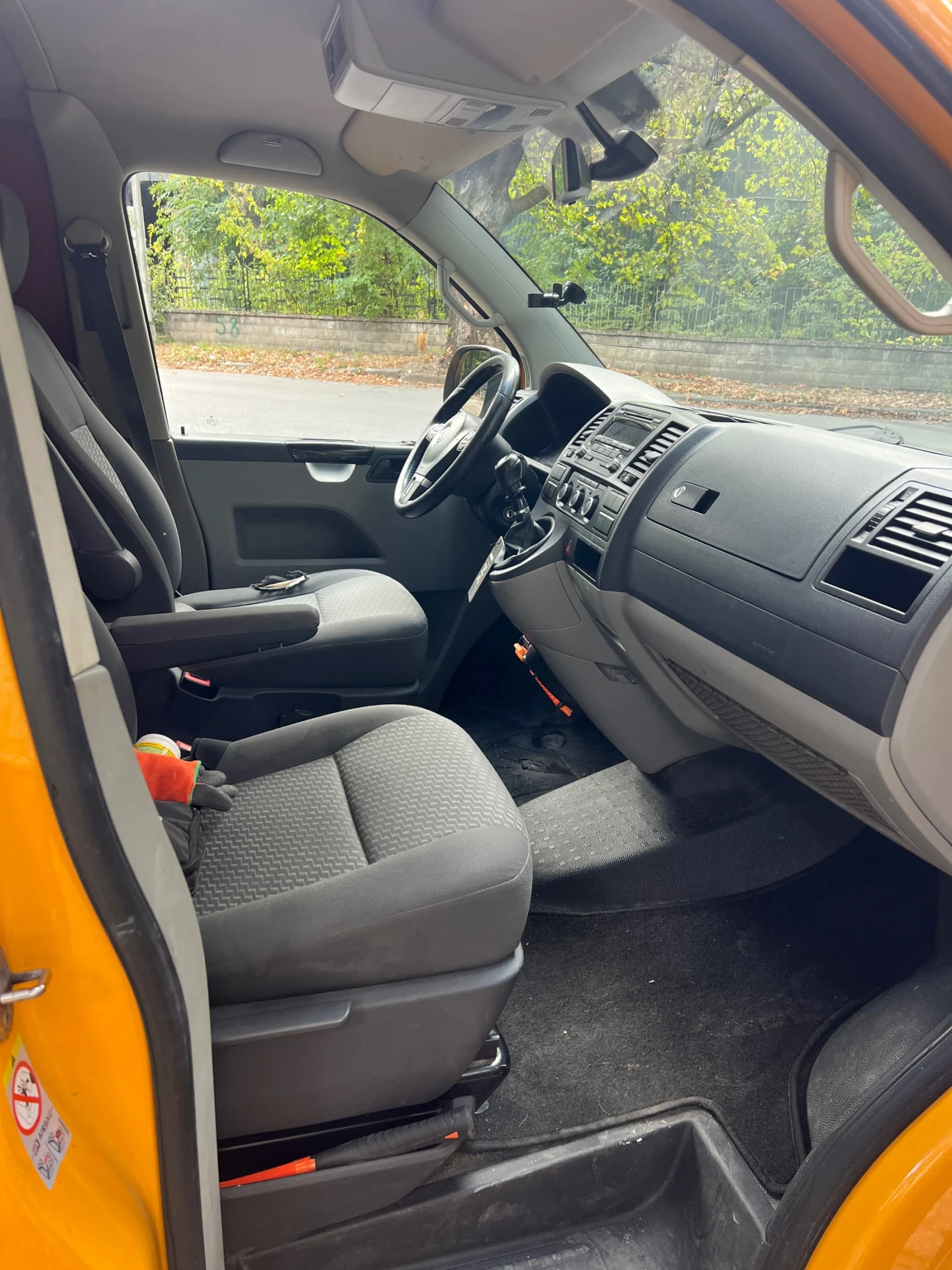 VW T5, снимка 6 - Бусове и автобуси - 56593373