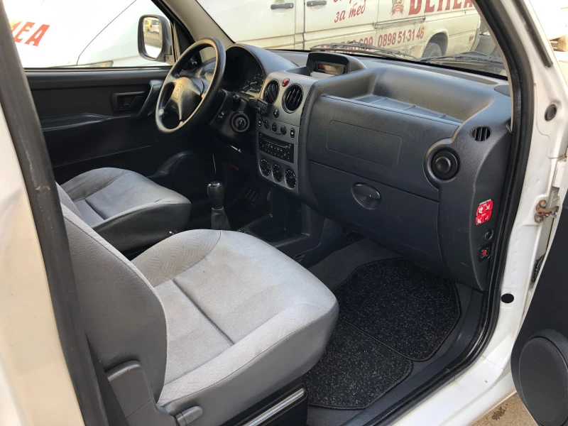 Citroen Berlingo 1.6HDI 90k.c., снимка 10 - Автомобили и джипове - 46685400