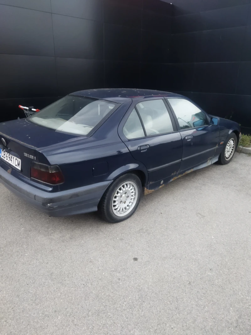 BMW 318 1.8, снимка 1 - Автомобили и джипове - 48042418