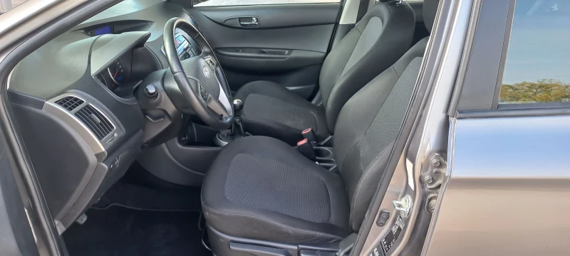 Hyundai I20 1.25i 86ps, снимка 8 - Автомобили и джипове - 49252260