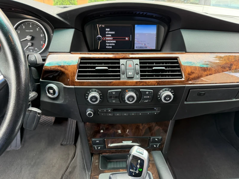 BMW 525 i xDrive* FACE* ПОДГРЕВ* XENON* NAVI* SWISS, снимка 13 - Автомобили и джипове - 50964247