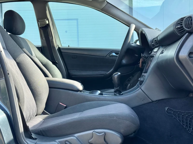 Mercedes-Benz C 220 2.2CDI 143k.c./6 скорости, снимка 15 - Автомобили и джипове - 52152737