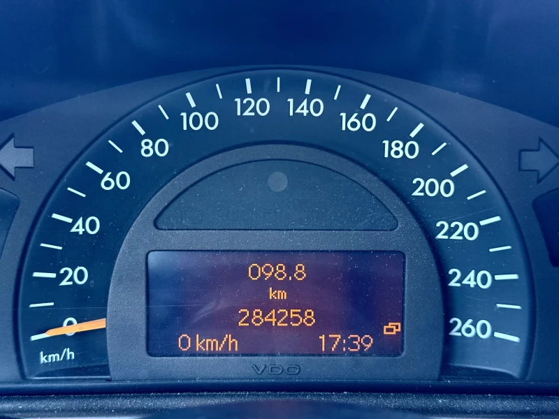 Mercedes-Benz C 220 2.2CDI 143k.c./6 скорости, снимка 9 - Автомобили и джипове - 52152737