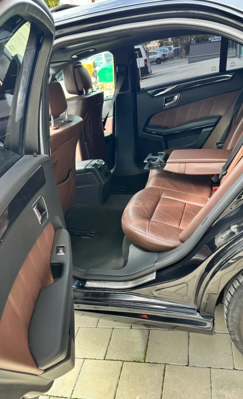 Mercedes-Benz E 350 4MATIC* СМЕНЕНИ ВЕРИГИ+ МАСЛЕН ОХЛАДИТЕЛ, снимка 8 - Автомобили и джипове - 52665090