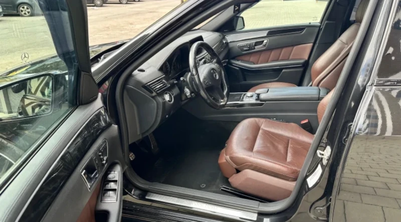 Mercedes-Benz E 350 4MATIC* СМЕНЕНИ ВЕРИГИ+ МАСЛЕН ОХЛАДИТЕЛ, снимка 13 - Автомобили и джипове - 52665090