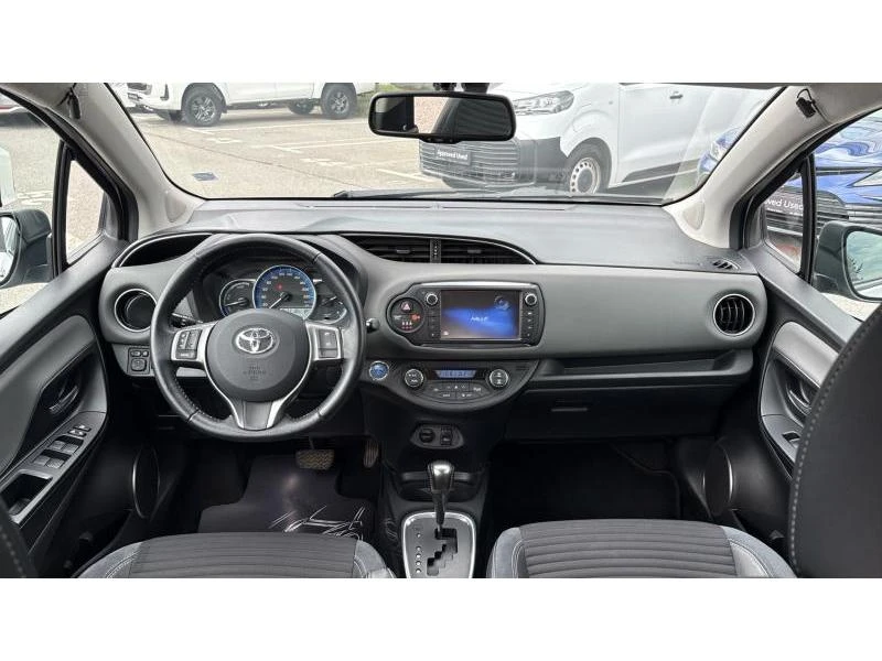 Toyota Yaris 1.5HSD CHIC, снимка 8 - Автомобили и джипове - 55022816