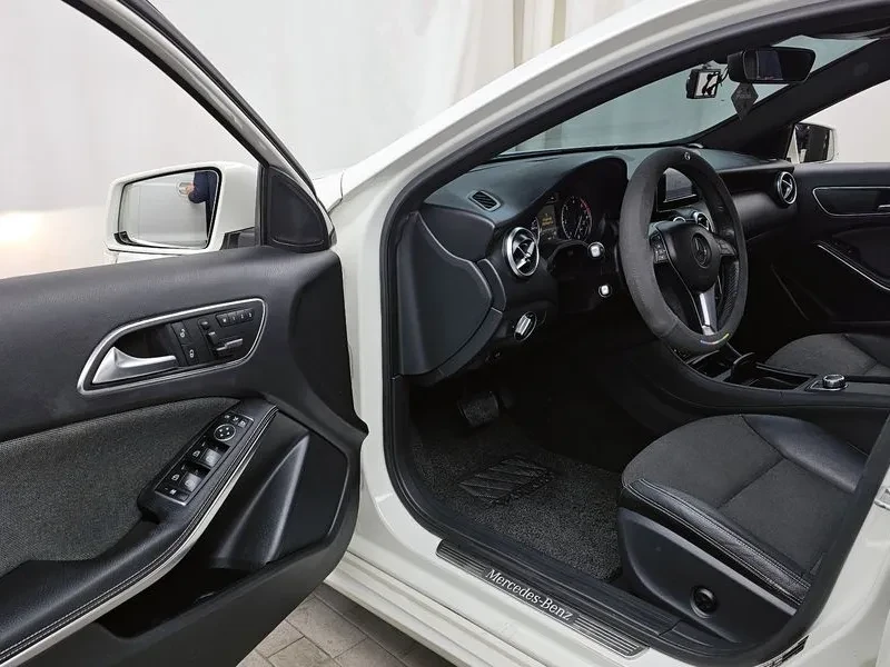 Mercedes-Benz A 200 CDI STYLE, снимка 10 - Автомобили и джипове - 55719519
