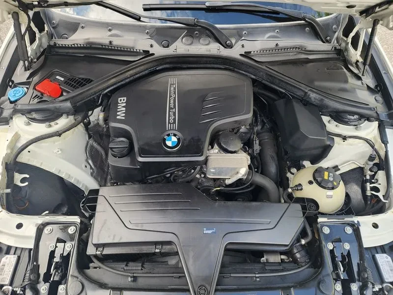 BMW 320 i - САМО 30% АВАНС, снимка 16 - Автомобили и джипове - 56304453