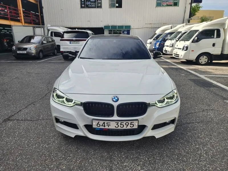 BMW 320 i - САМО 30% АВАНС, снимка 3 - Автомобили и джипове - 56304453