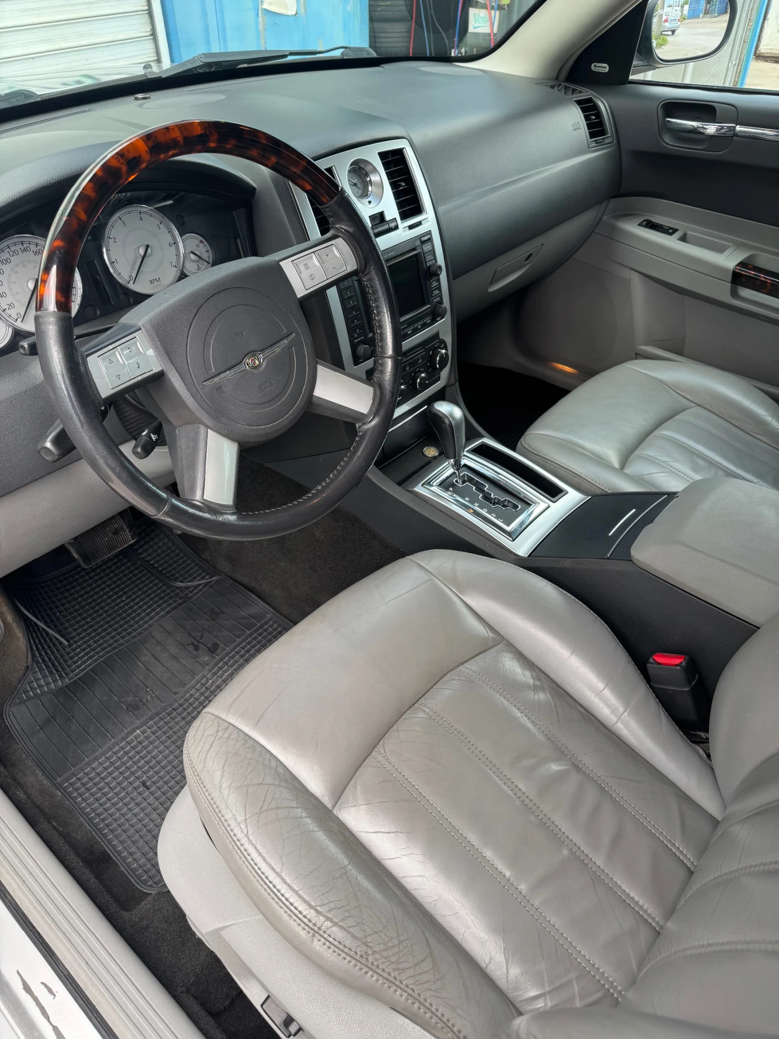 Chrysler 300c 2.7 SEDAN - изображение 4