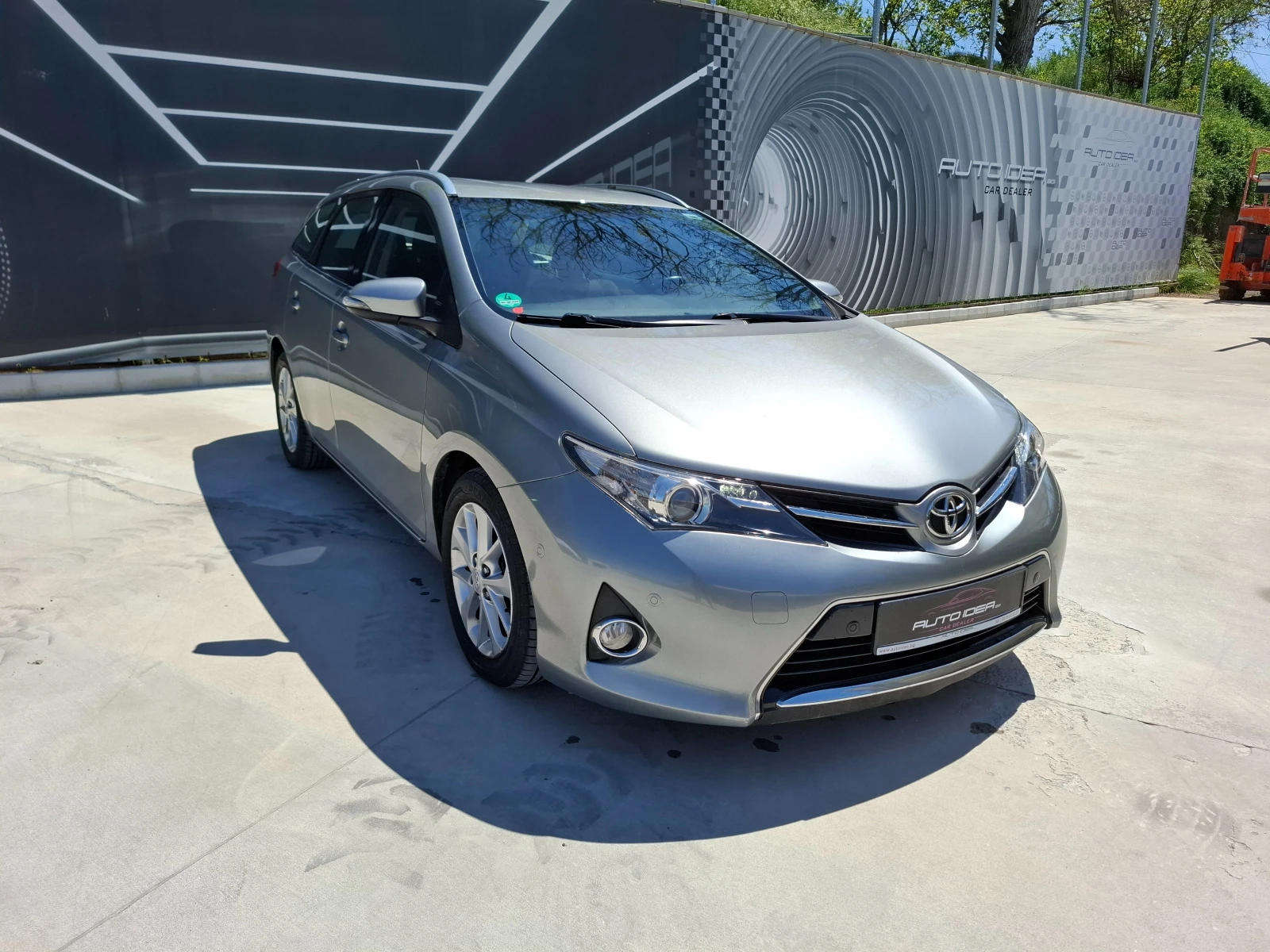 Toyota Auris  Touring Sports 1.4 Turbodiesel Life+  - изображение 3