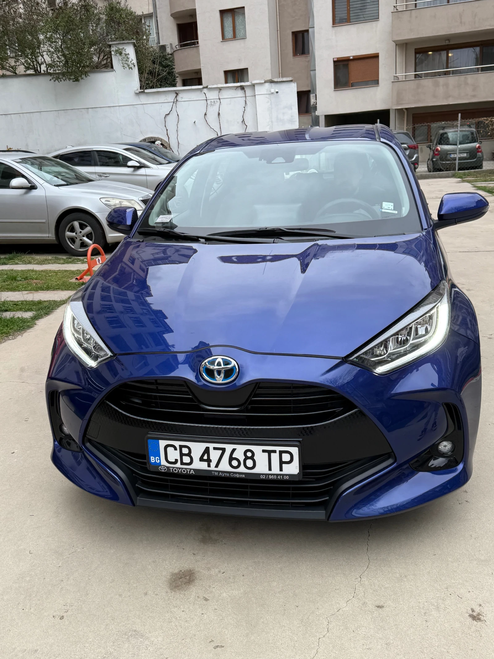 Toyota Yaris  1.5 e-CVT Hybrid CHIC EXTRA MY22 - изображение 2
