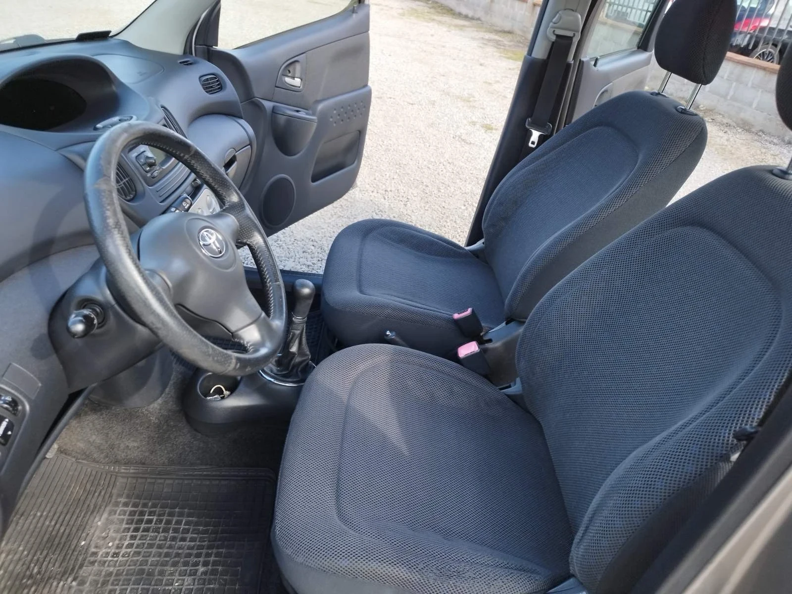Toyota Yaris verso 1.4 D4D  - изображение 9