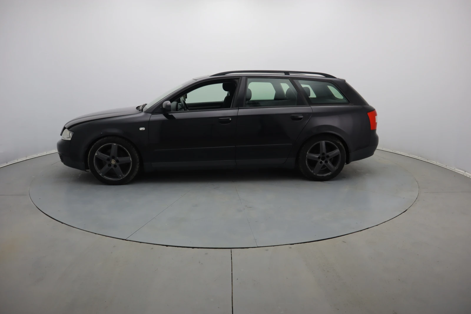 Audi A4 2.5 TDI 4X4 - изображение 4
