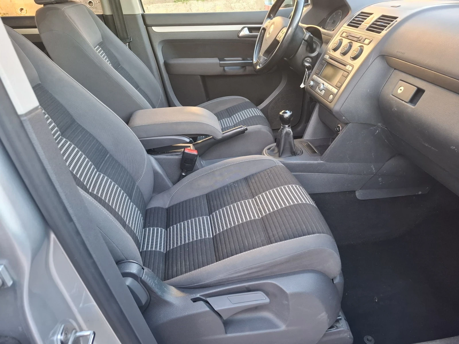 VW Touran 1.9-105ps. UNITED, снимка 10 - Автомобили и джипове - 53844182