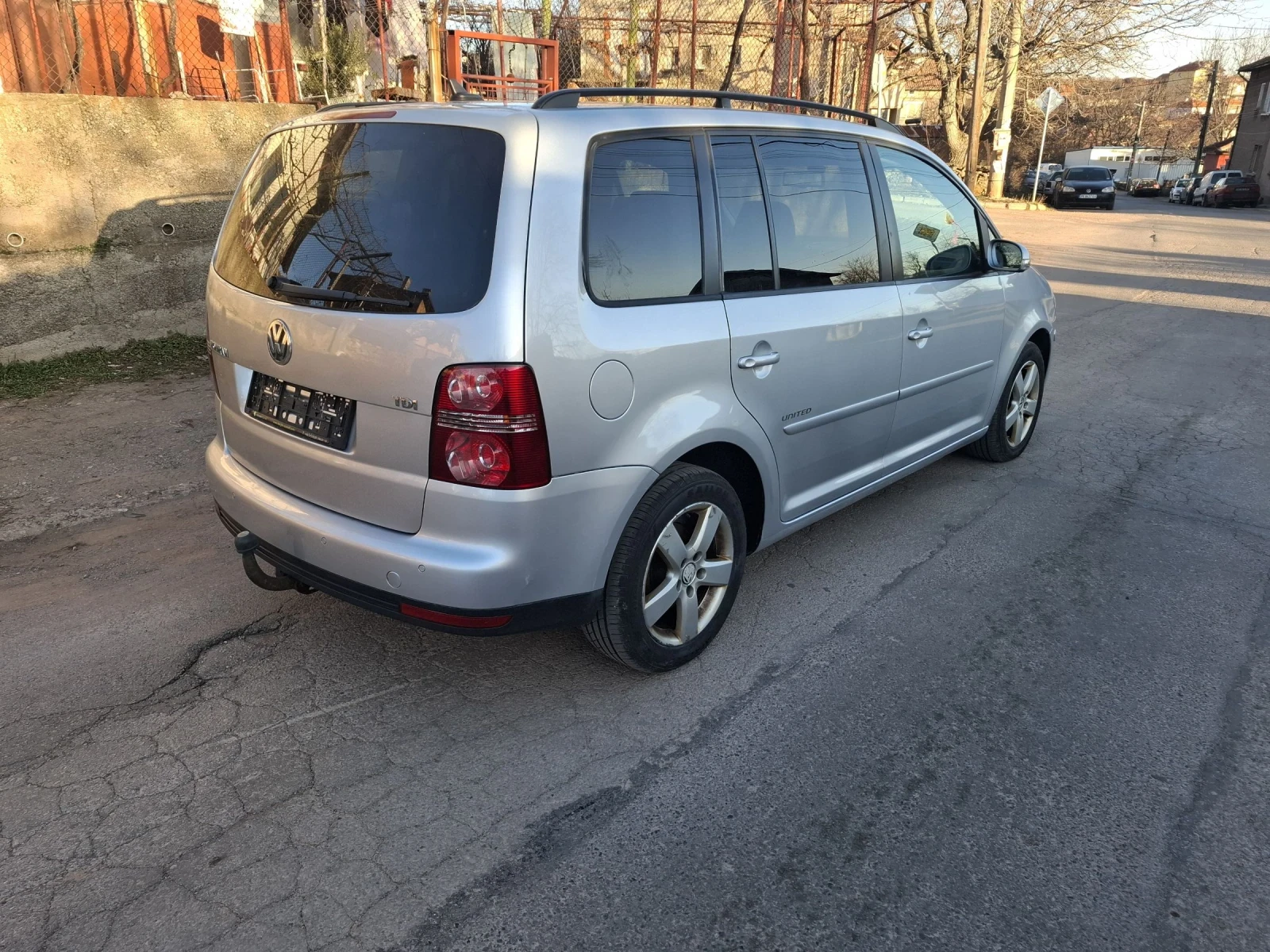 VW Touran 1.9-105ps. UNITED, снимка 4 - Автомобили и джипове - 53844182