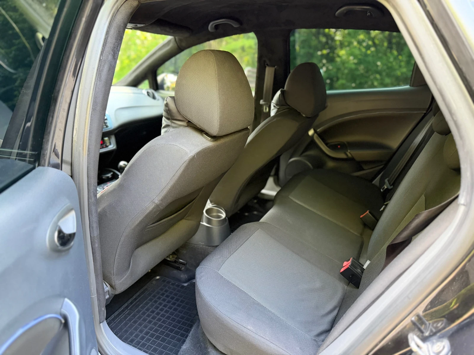 Seat Ibiza 1.9TDI 105к.с. NAVI/CarPlay/LED, снимка 8 - Автомобили и джипове - 54495512