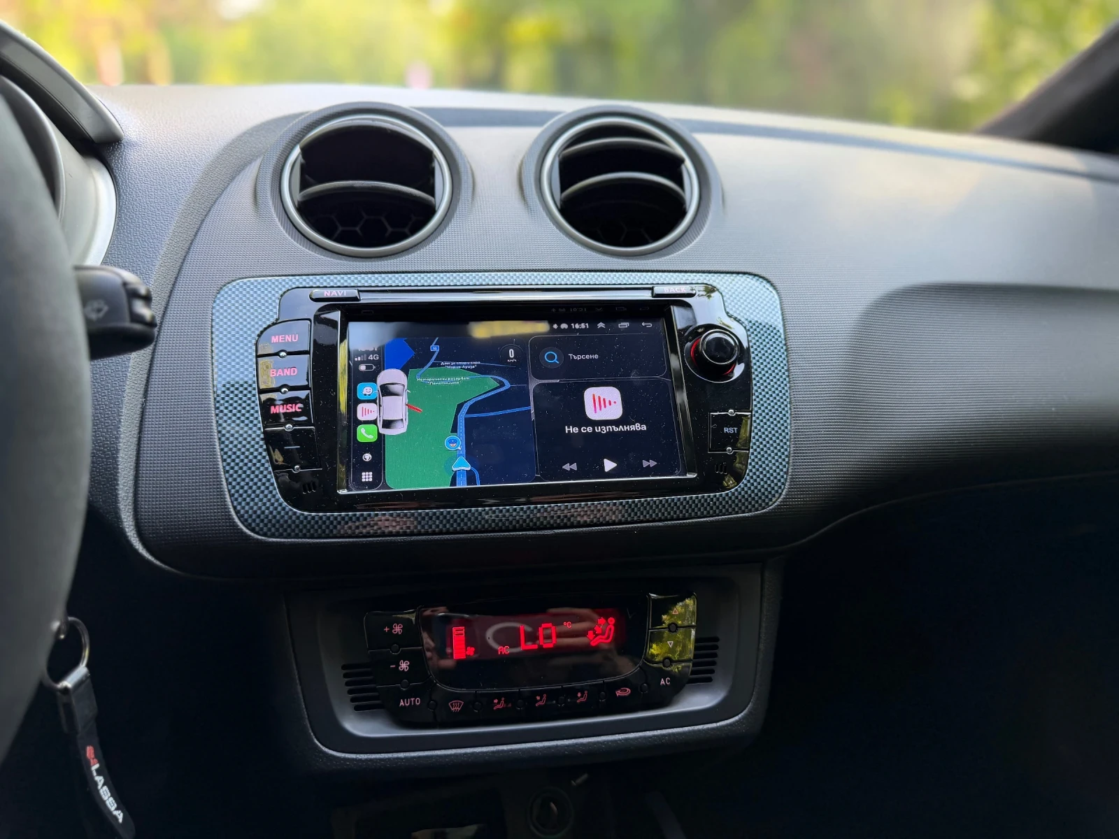 Seat Ibiza 1.9TDI 105к.с. NAVI/CarPlay/LED, снимка 13 - Автомобили и джипове - 54495512