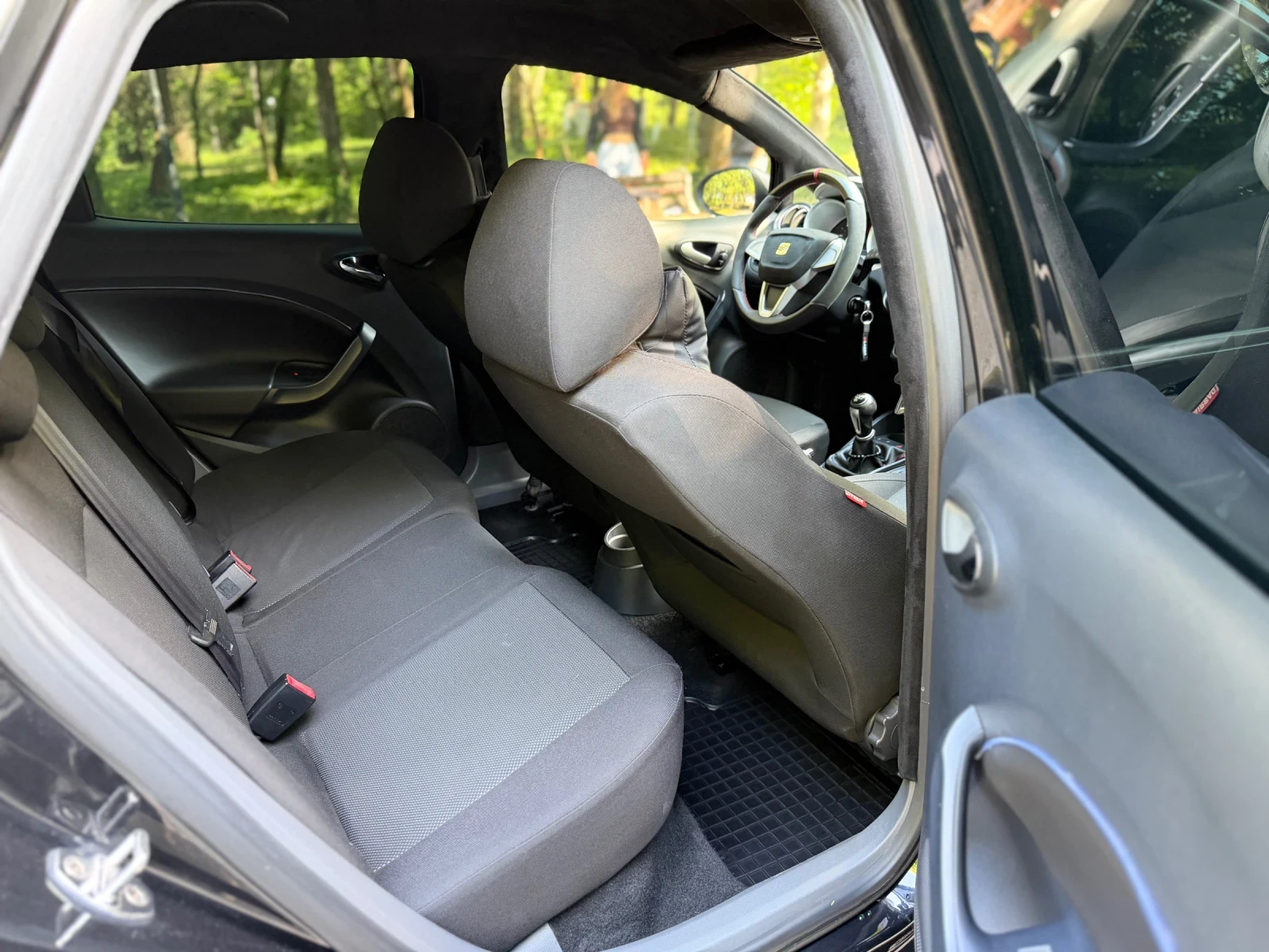 Seat Ibiza 1.9TDI 105к.с. NAVI/CarPlay/LED, снимка 10 - Автомобили и джипове - 54495512