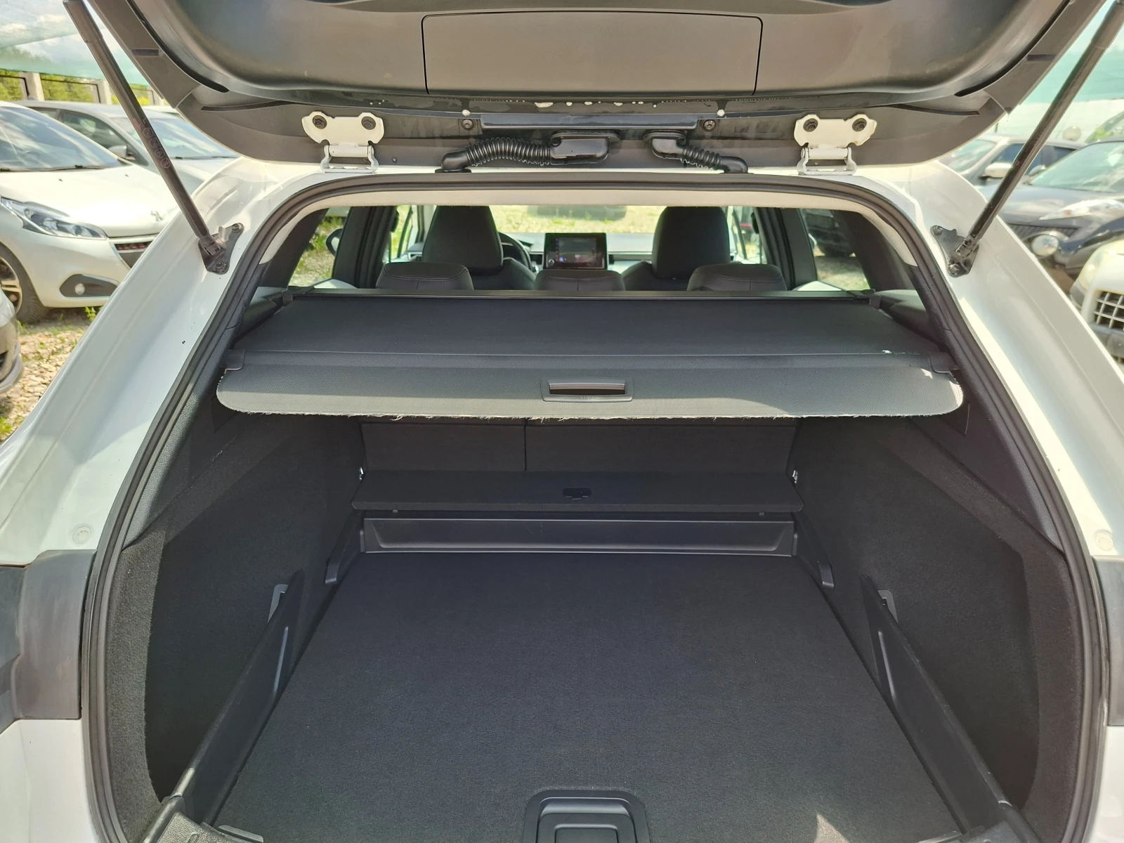 Toyota Corolla 1.8 HYBRiD | Mobile.bg � ����������� 12
