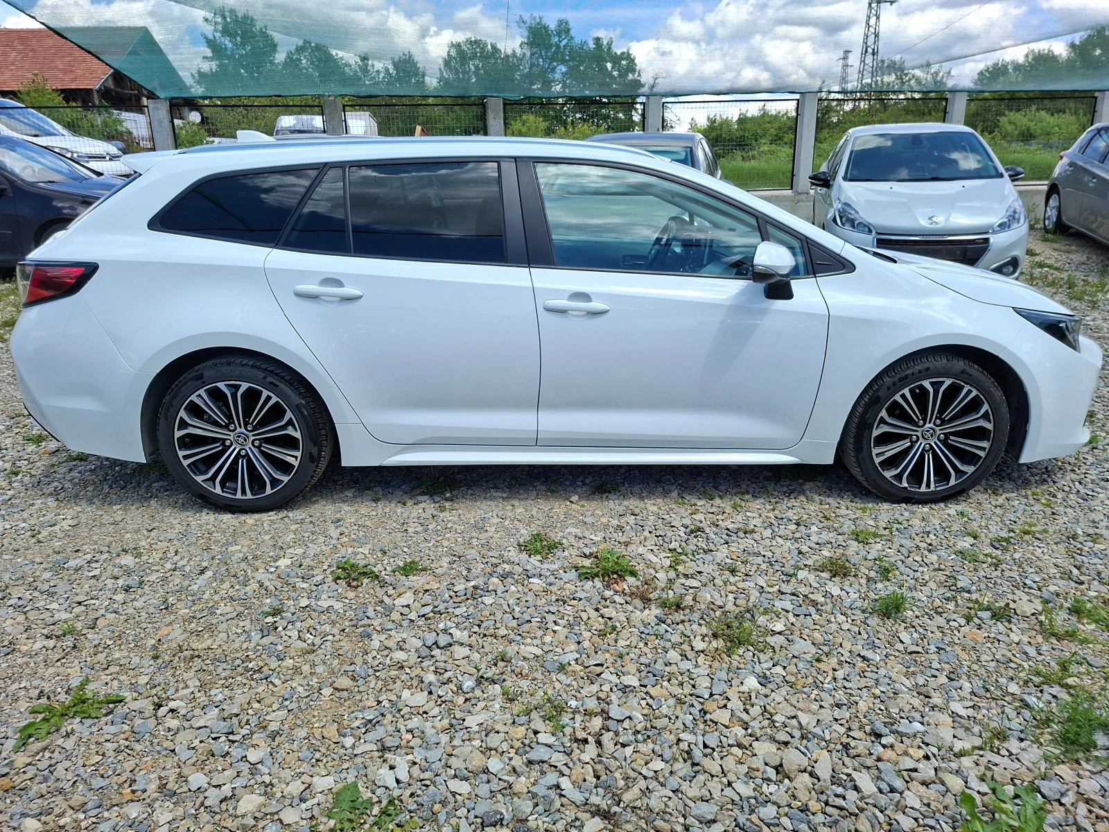 Toyota Corolla 1.8 HYBRiD | Mobile.bg � ����������� 4
