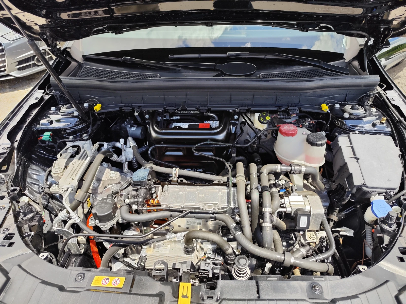 Mercedes-Benz EQB 300 4 MATIC* * AMG LINE* NAVI* KAMEPA* LED* , снимка 15 - Автомобили и джипове - 54566089
