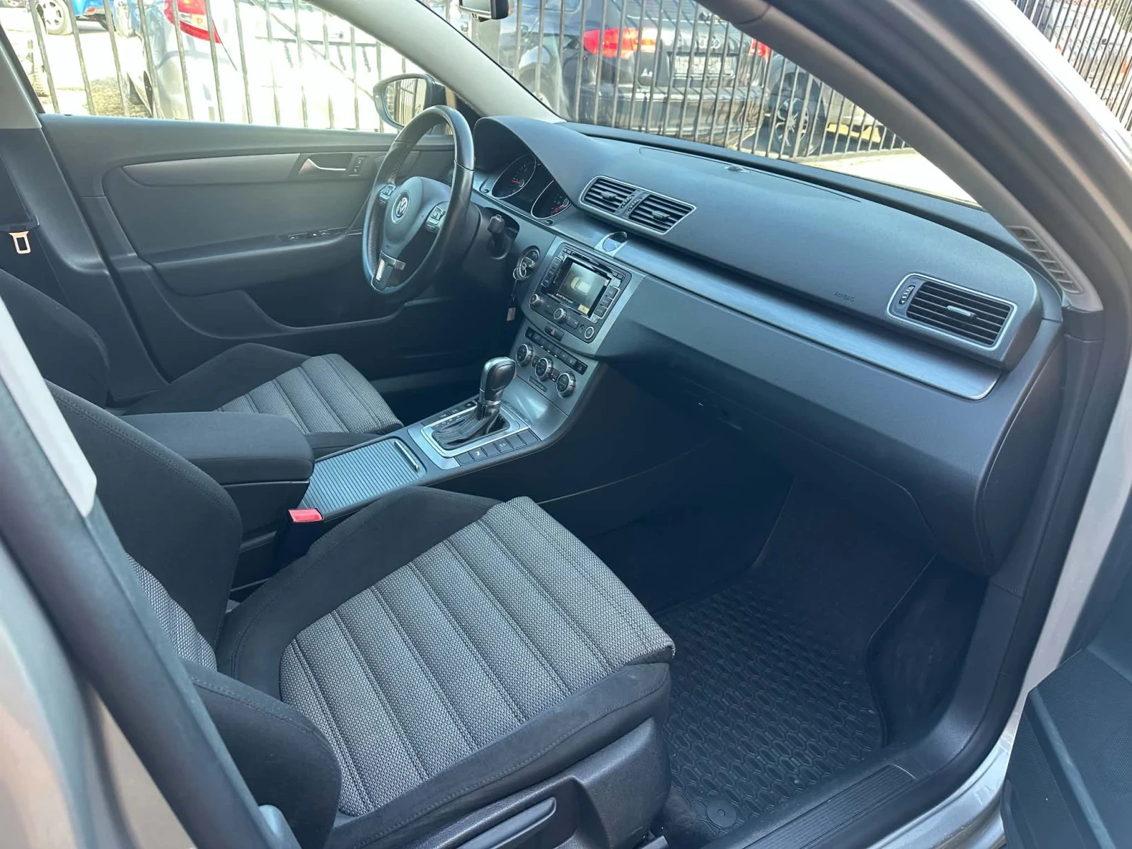 VW Passat 2.0 TDI Highline, снимка 13 - Автомобили и джипове - 54639306