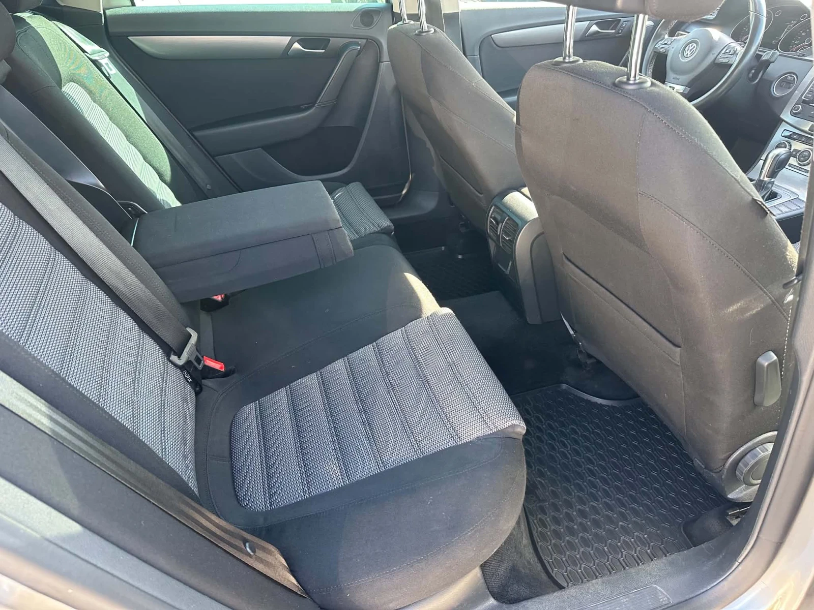 VW Passat 2.0 TDI Highline, снимка 10 - Автомобили и джипове - 54639306