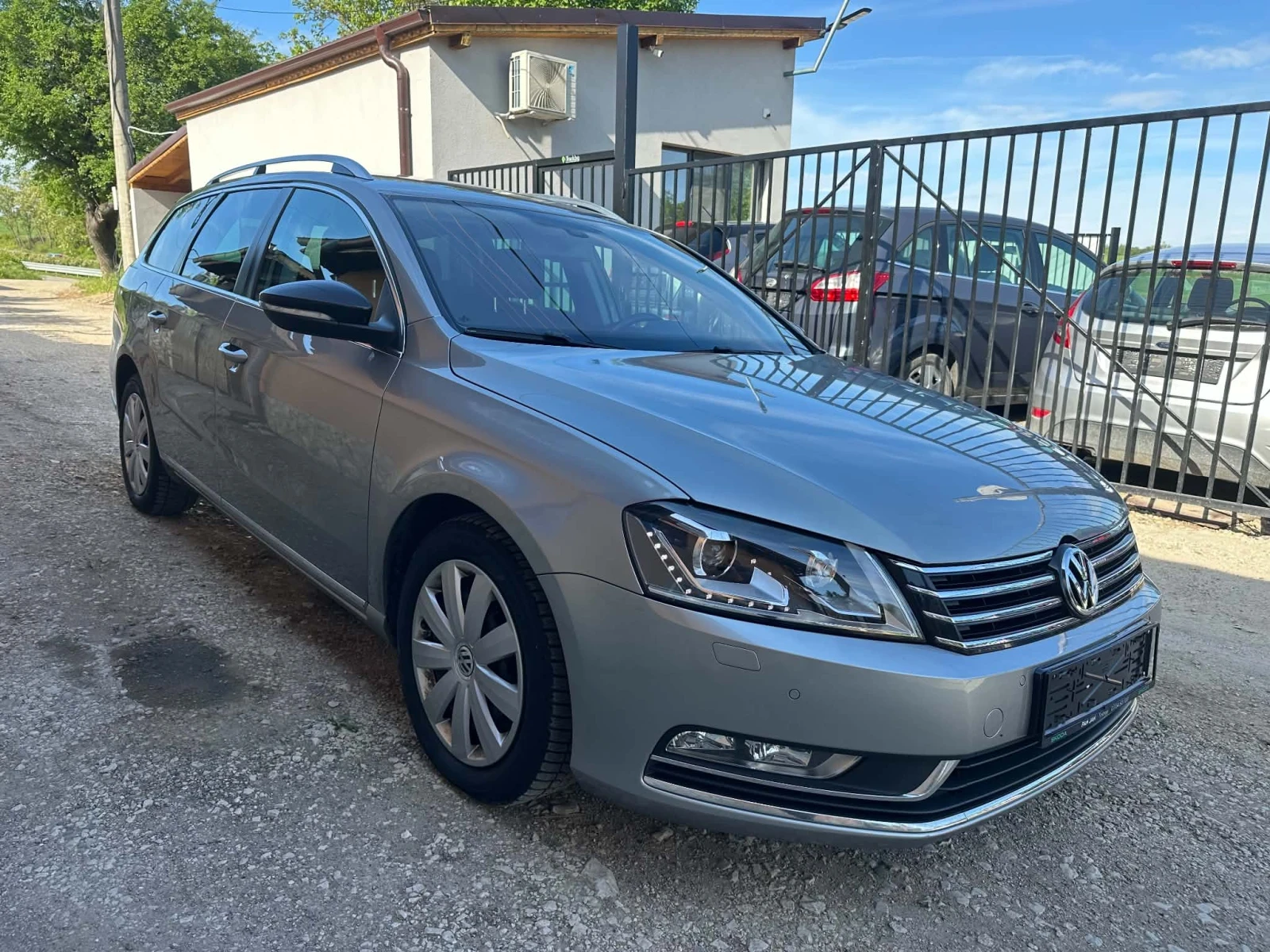 VW Passat 2.0 TDI Highline, снимка 2 - Автомобили и джипове - 54639306