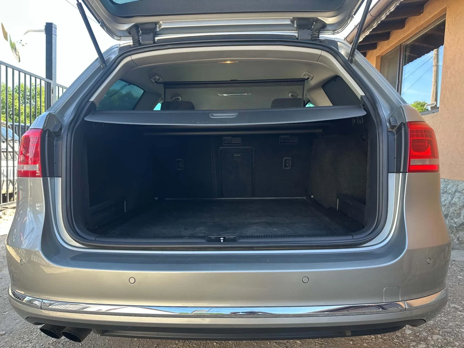 VW Passat 2.0 TDI Highline, снимка 12 - Автомобили и джипове - 54639306