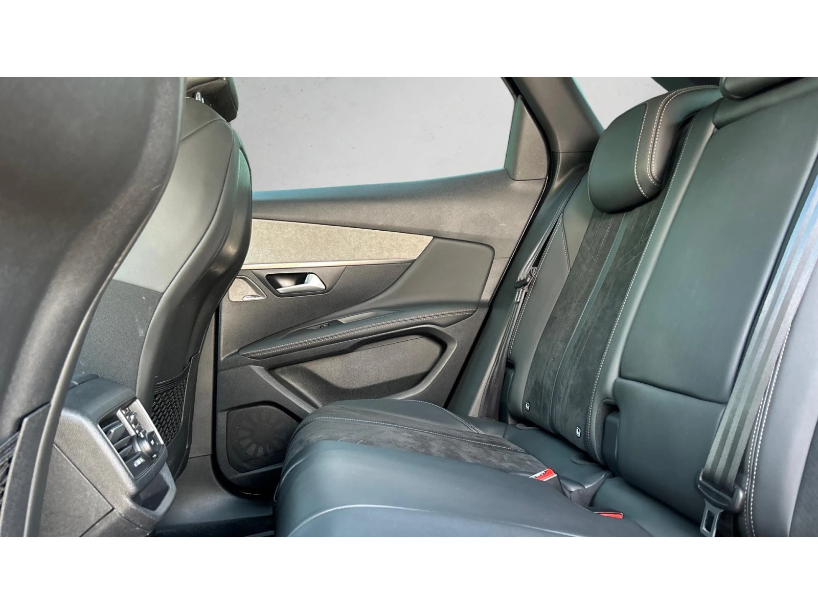 Peugeot 3008 1.6 THP EAT8 GT-Line , Месечна вноска от 305  , снимка 11 - Автомобили и джипове - 54758142