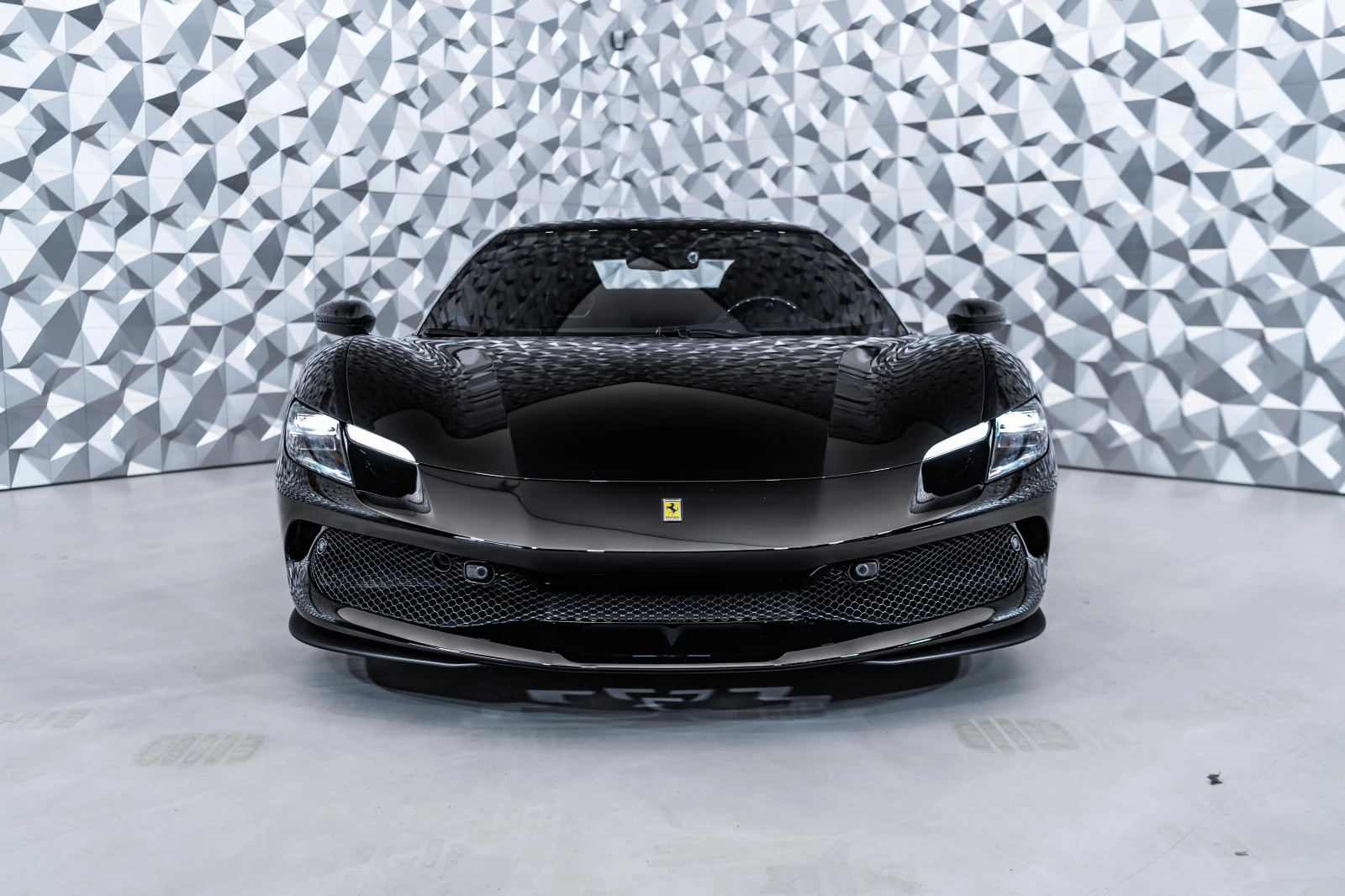 Ferrari 296GTB Nero, снимка 2 - Автомобили и джипове - 55021833